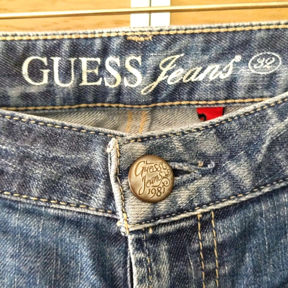 Distressed Guess Jeans, size 32, skinny leg - Picture 5 of 8
